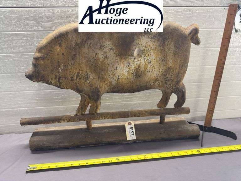 Pig decor - tin