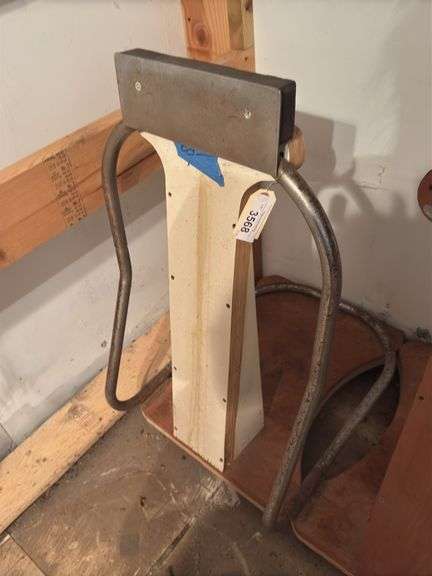 Outboard motor stand