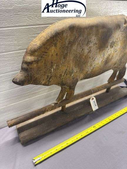 Pig decor - tin