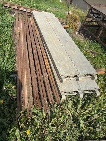 Pallet with scaffolding. 5ft wide, 4ft tall. 7 uprights, 2 planks