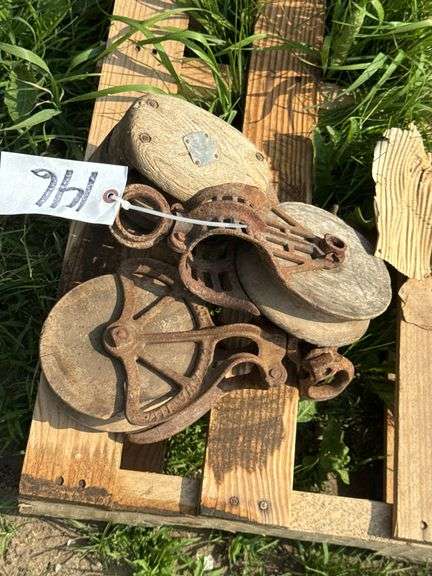 3 wood pulleys & metal feed pan