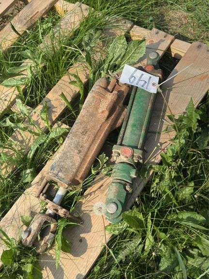 2 hydraulic cylinders. 1 is JD