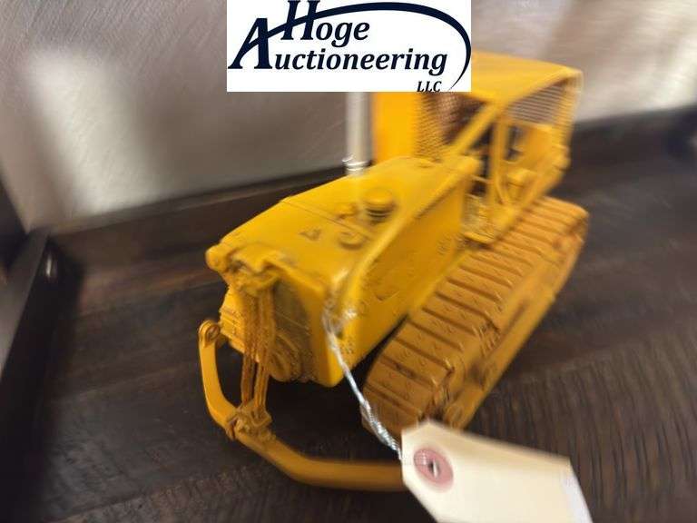 Caterpillar D9 - plastic