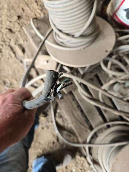 Wire- 14.3 trailer, air compressor pump, box nails - pallet