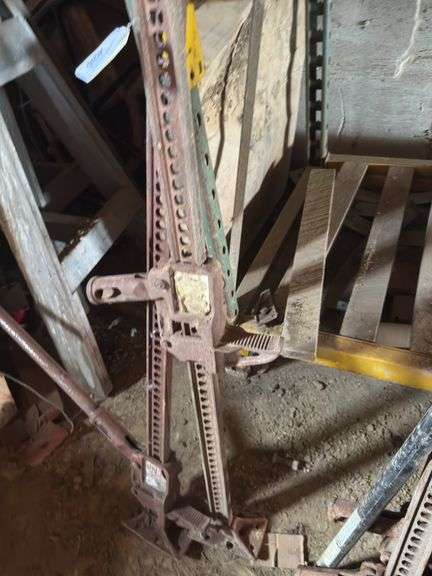 2 handyman jacks