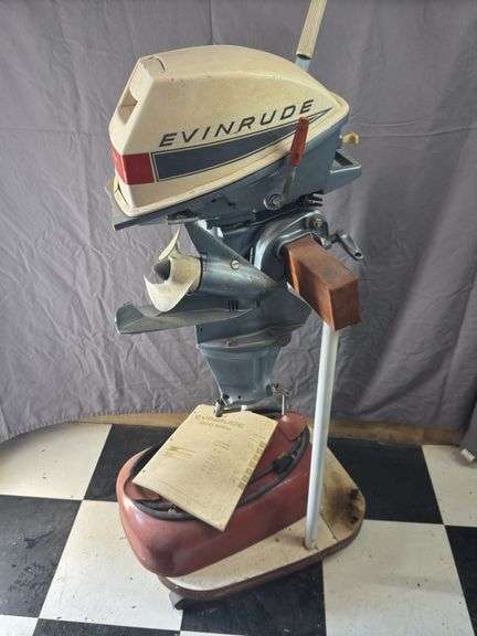 1968 Evinrude Yacht Tuition outboard motor