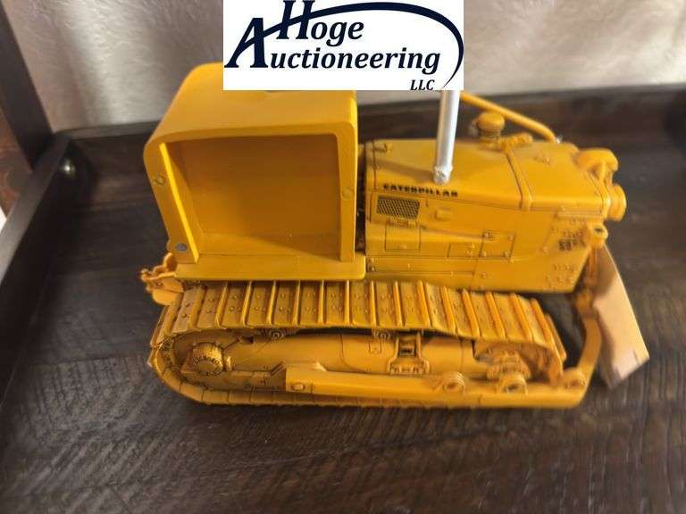 Caterpillar D9 - plastic