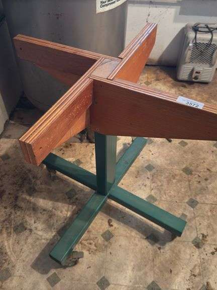 Outboard motor stand