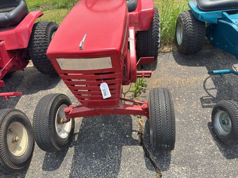 Wheel Horse garden tractor