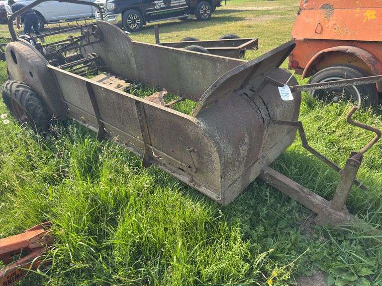 Vintage JD yard art manure spreader