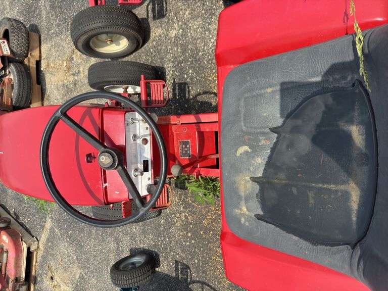 Wheel Horse garden tractor