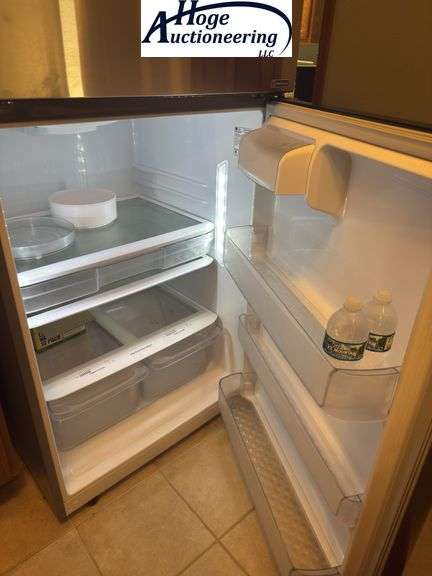 LG Smart Inverter Refrigerator with Freezer on top. Model LTCS24223S/03
