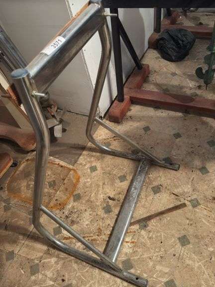 Outboard motor stand