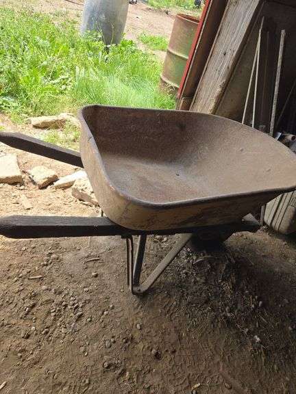 Wheel barrel