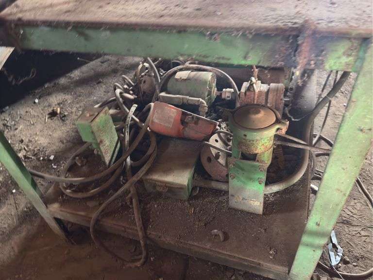 Metal bench 3' x 4' x 3', press, pump