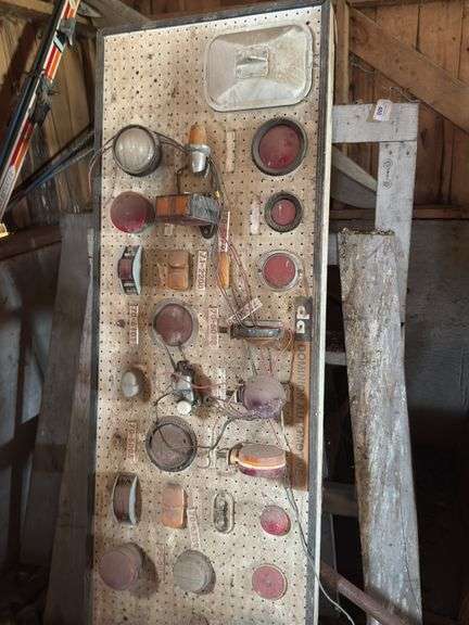 A corner lot with skis. Taillight display, round window. Etc