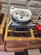 1929 Elite Light weight outboard motor (w/box- no stand)