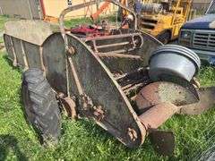 Vintage JD yard art manure spreader