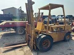 White MY70 LPG forklift. Hasn't ran in years. 7k lift, 4ft forks