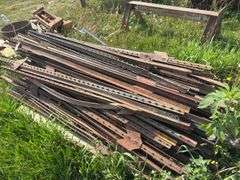 Pallet of T posts. At least 100