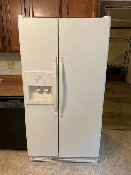 Whirlpool 25.4 cu ft refrigerator and freezer