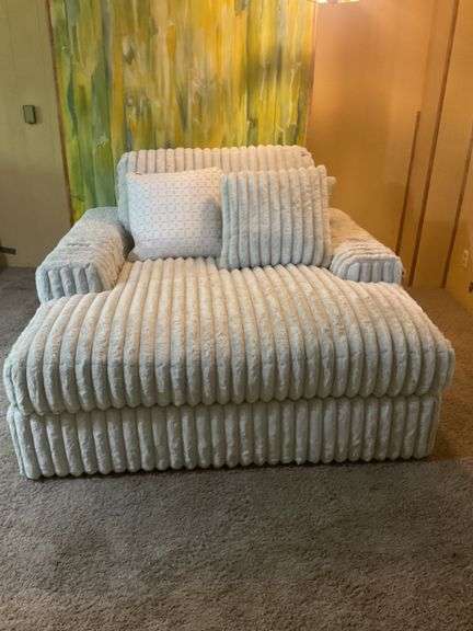 Oversized chaise