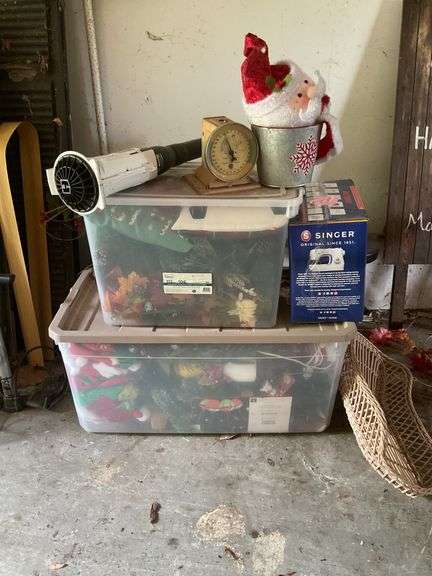 Christmas decorations, contents of pictures