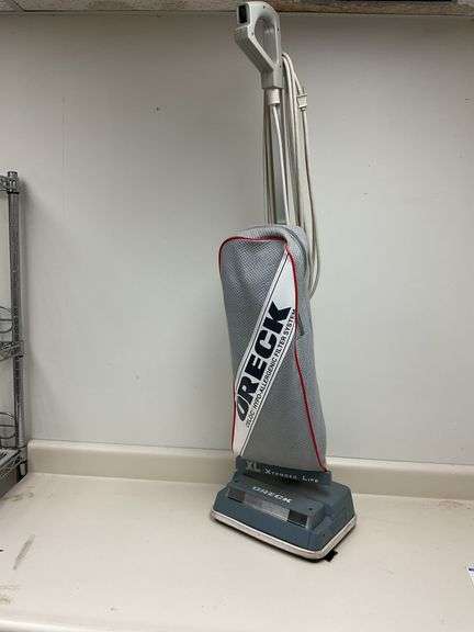 Oreck sweeper- works