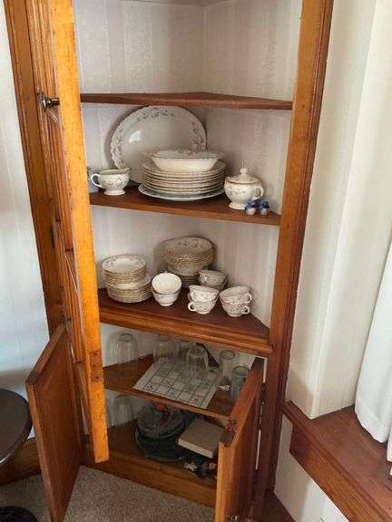 Contents of cabinet (cabinet not included)