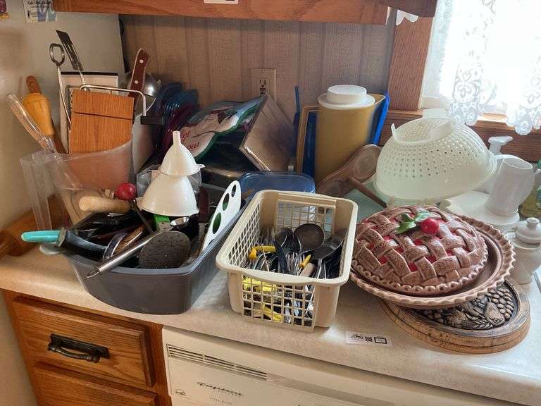 Contents of countertop