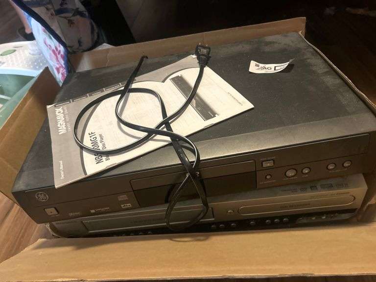 VHS and DVD players (2)