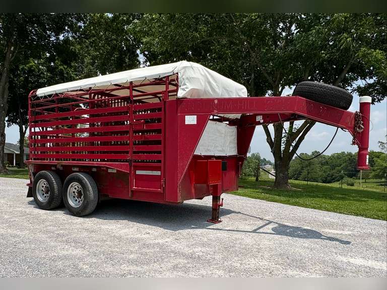 CM 12’ Gooseneck Livestock Trailer