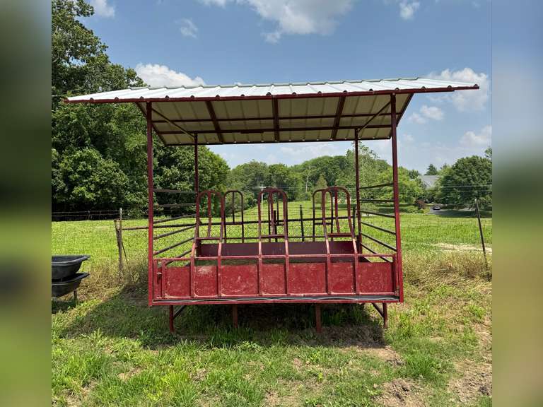 7’x8’ Happy Horse Hay Feeder