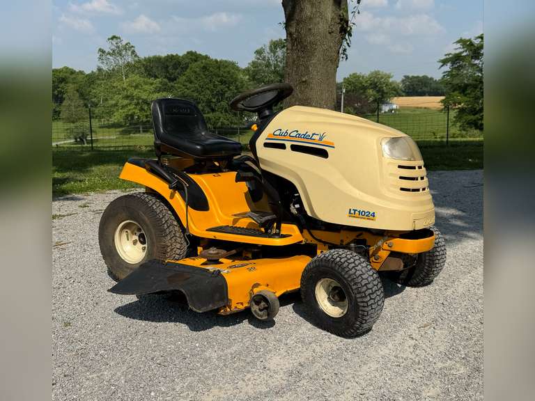 Cub Cadet LT1024 Hydrostatic Drive