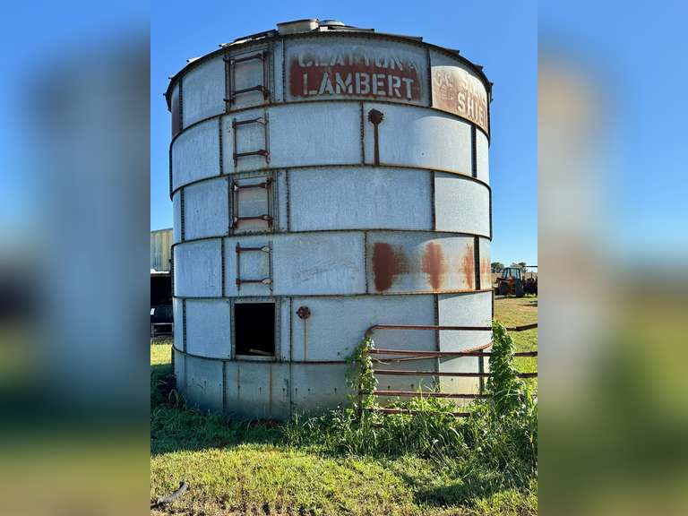 6 Ring 17' diameter Grain Bin w/ Floor