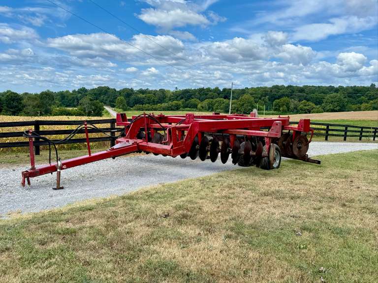 Case IH 770 13'6" working width Hydraulic Offset Disc