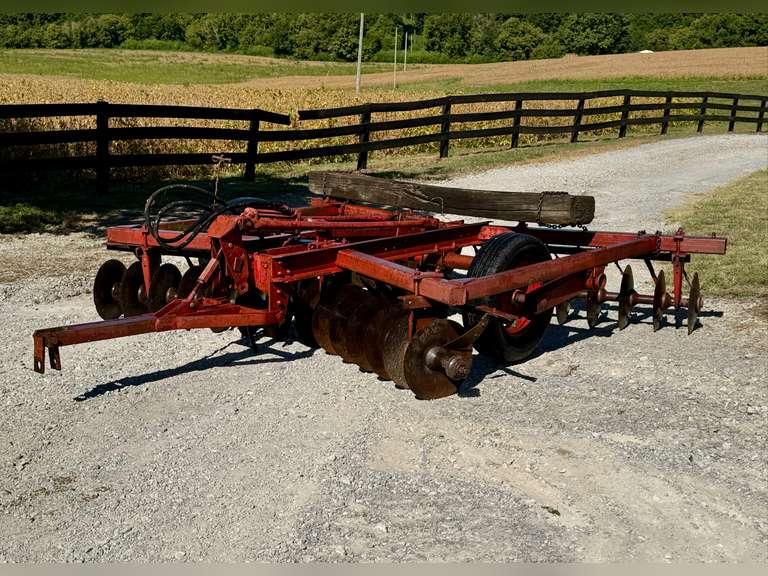 10' Massey Ferguson Hydraulic Transport Disk