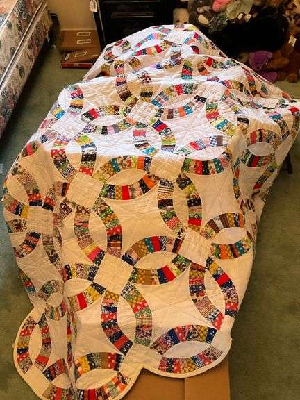Double Wedding Rin patchwork quilt