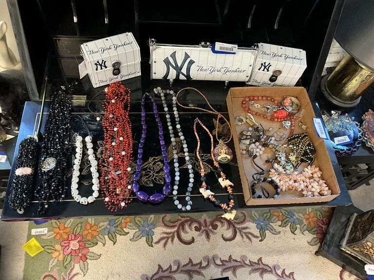 Costume jewelry: beads, necklaces
