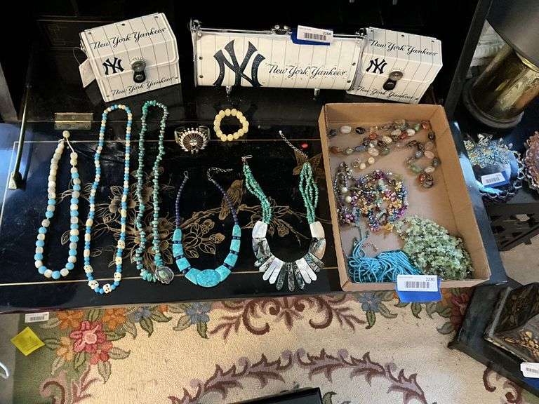 Costume jewelry: necklaces, beads