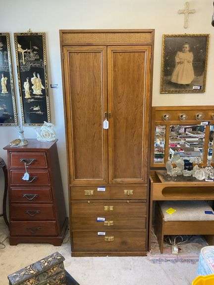Linen press/chest of drawers w/ cane panel at top - no contents