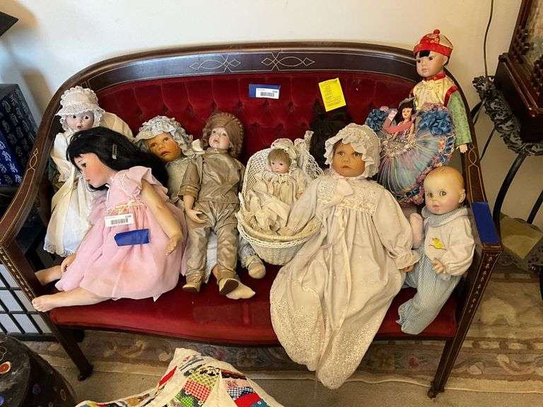 Lot of collector dolls
