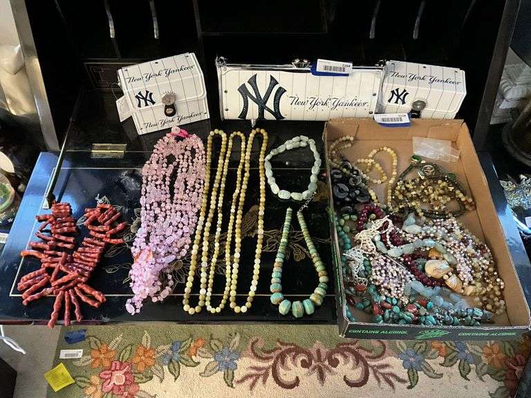 Costume jewelry: bead necklaces