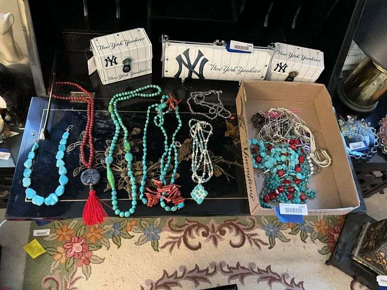 Costume jewelry: beads, necklaces