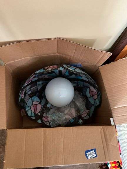 Stained glass light fixture