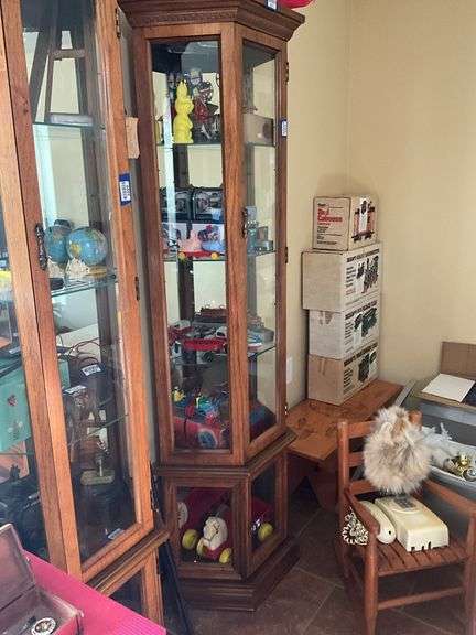 Lighted curio, no contents 24x71x12