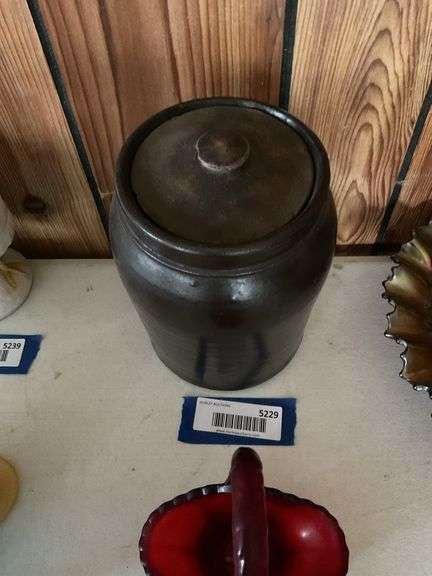 Stoneware jar w/ lid