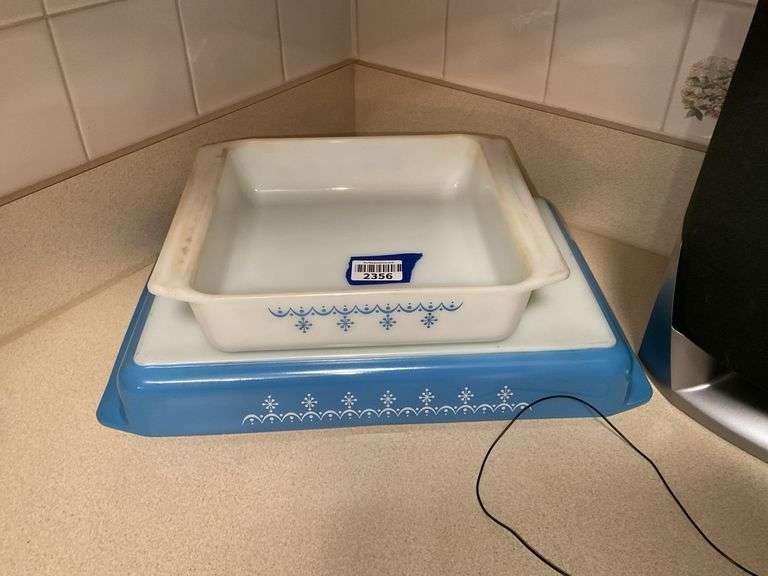 Pyrex bakeware