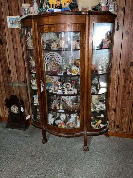 Oak curved glass china closet w/ curved door and side panels, lion's paw feet, mirrored back - no contents, 45x17x62.5