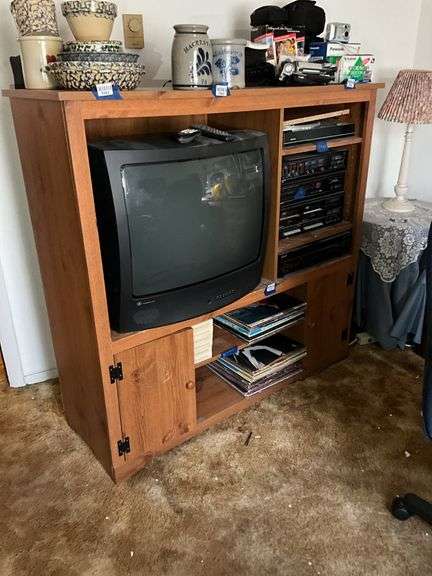 Elvis LP record collection, entertainment center w/ contents: GE TV, Sanyo component stereo, Sony CD player 50.5x48x17
